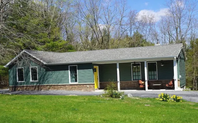 Moderne Ranch auf 23 privaten Hektar in den Great Northern Catskills