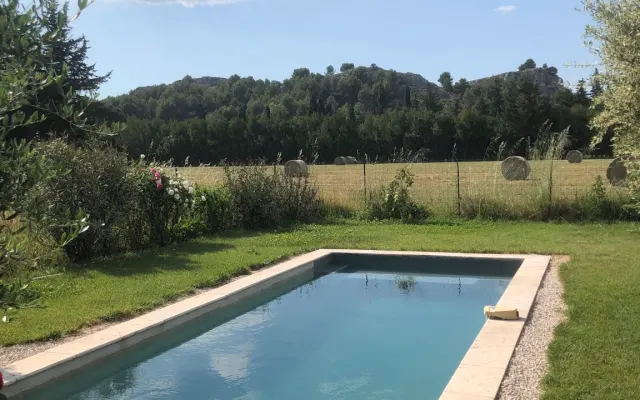 A la campagne, suite avec jardin privé et accès à la piscine