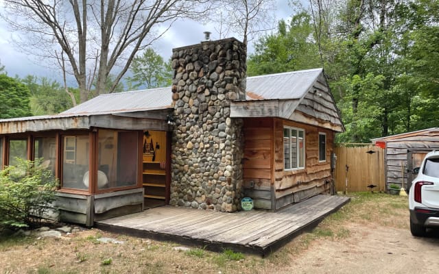 Cabin Fever Retreat mit Jacuzzi Spa