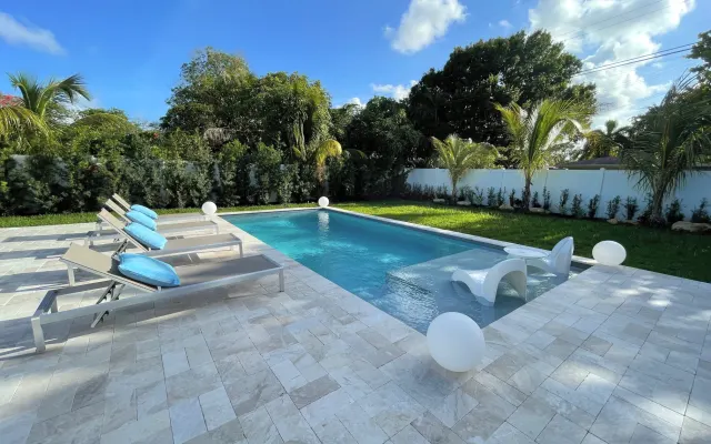 Wunderschön renoviertes PRIVATES Haus mit NEUEM Pool!