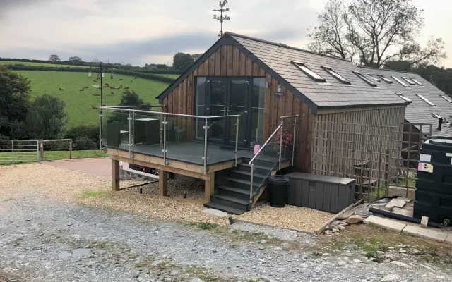 Rural Retreat- Far from the Madding Crowd!