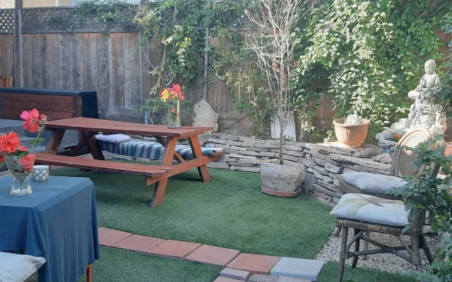 2 Rooms + Parking+ Backyard, Hollywood