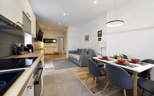 Luxuriöses Spa-Apartment im Stadtzentrum mit Parkplatz