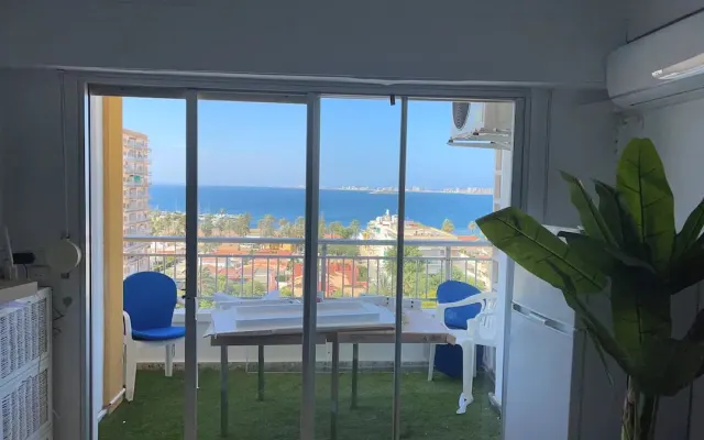 Apartment with excellent sea views