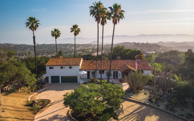 Hacienda 6 Palms Ranch - Private 1 Bedroom Apartment on Mountain Top!