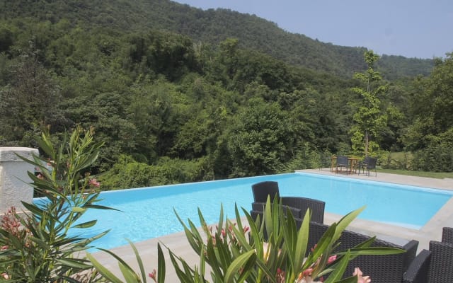 Fabuloso B&B con piscina rodeado de exuberante vegetación