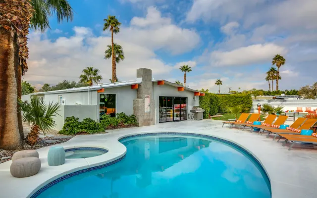 Mid-Century Modern Home With Resort-Style Backyard