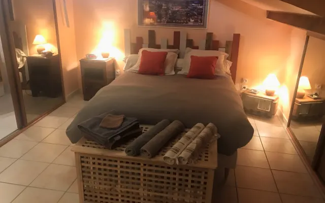 Camera da letto 20m2 (bagno con doccia, WC e ingresso privato)