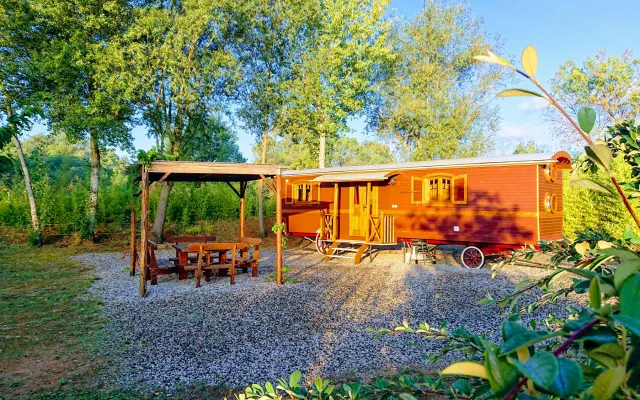 Pasar unas vacaciones insólitas en una Roulotte - Village de Gîtes...