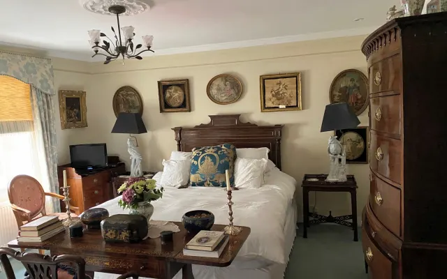 Impresionante habitación doble con cuarto de baño con ducha.