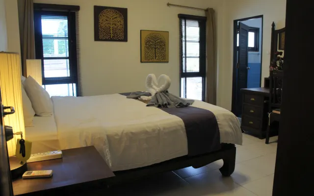 Phuket Gay Homestay - Zimmer A - Kingsize-Bett
