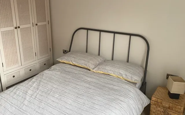 Double room (ensuite). Close to Canal St/Piccadily. Clothing optional.