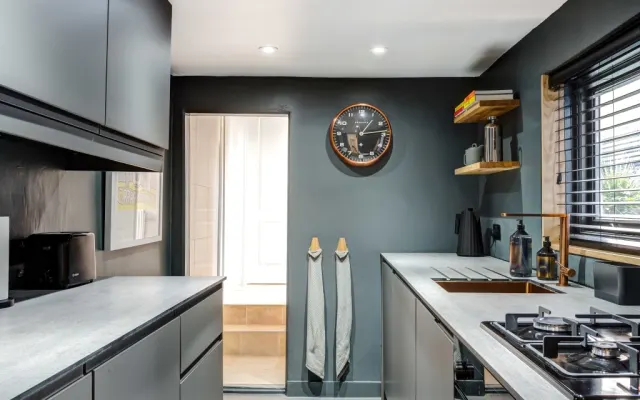 Brighton Kemptown Flat With Patio - 5 Min to Beach & Gay Bars