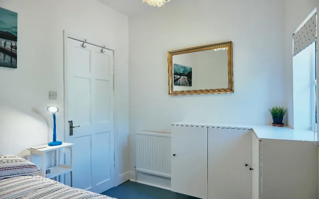 double bedroom in quiet, tastefully decorated end of terrace Edwardian 