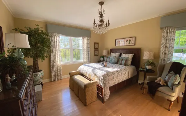 Private Bedroom and Bathroom - North Bloomfield CT