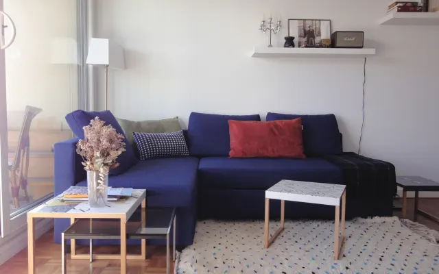 Grand studio avec balcon/Large bright balcony studio