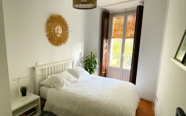 Grande chambre avec balcon, emplacement idéal