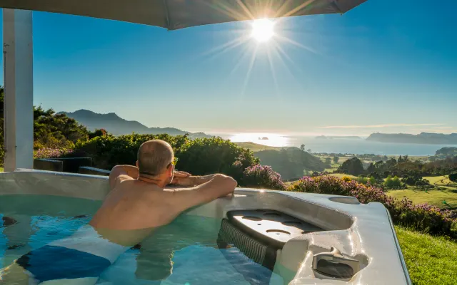 Bayview Valley Lodge, Tui Suite in schwuler Hand mit Meerblick