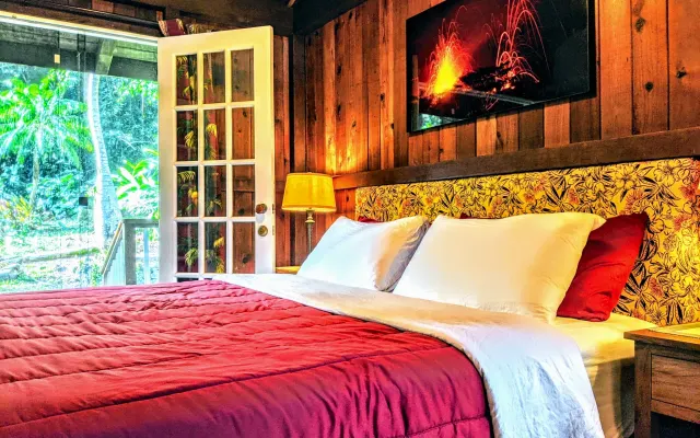 Kehena Beach - Gay/LGBTQIA+ Clothing Optional - King Room