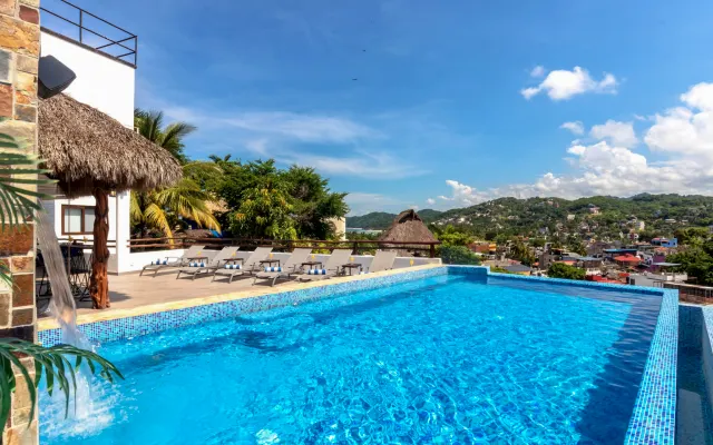 New Condo 3 blocks from beach w/ROOFTOP POol
