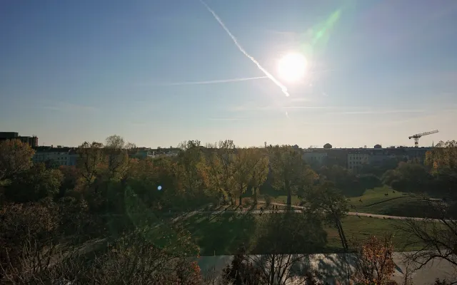 Una habitación con vistas al parque en Kreuzberg, en el centro de Berlí