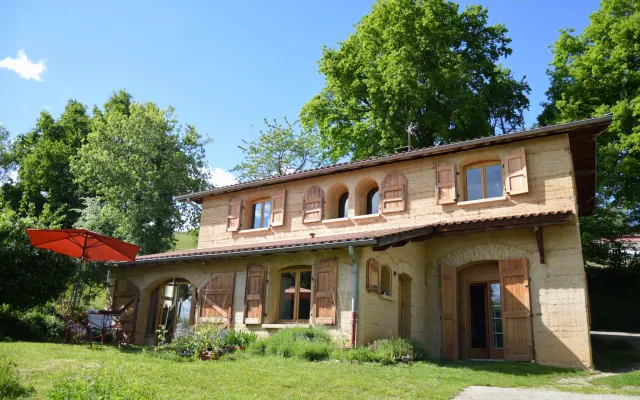 Chambre calme à la campagne dans une maison naturelle proche des...