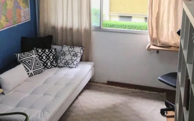 Sonnige Wohnung 5 min von Paulista mit Parkplatz und Wi-Fi