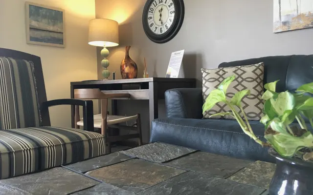 Un muy limpio 2-Bedrm Townhome con grandes comodidades