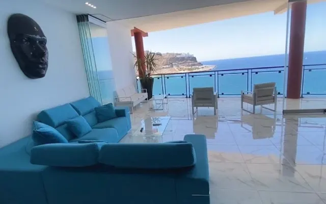 PENTHOUSE IM MEER, Tauro