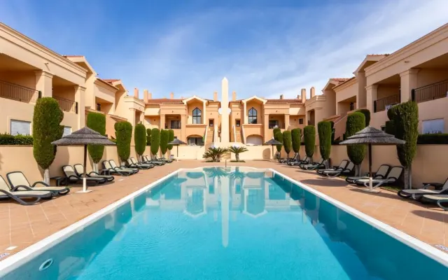 Die Calypso Suite steht **** mit 2 Swimmingpools und 2 Tennisplätzen.