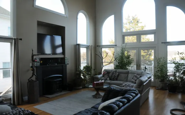 The Bay House: Waterfront 3br Boating Fishing Swim Movie Room