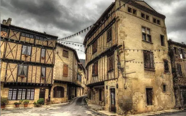 MAISON DE NOSTRADAMUS*** OCCITANIE INSOLITE