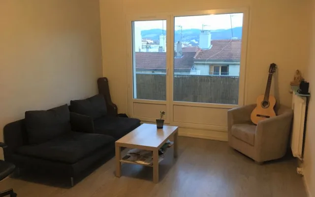 Guest Room in Nice Appartment in Sanit-Etienne (Tardy Hill)