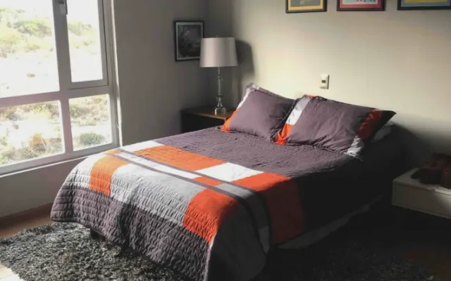 Bonita habitación en un apartamento espacioso