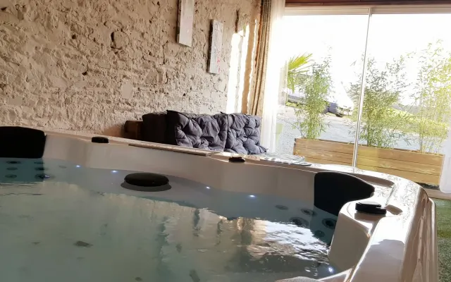 Jacuzzi interior privado no Monte Saint-Michel