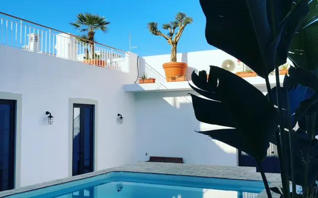 Boutique hôtel à Olhao avec 9 chambres et une piscine. 15 minutes de...