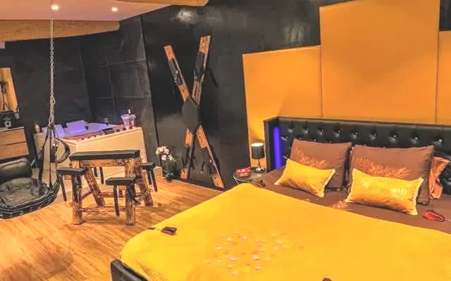 Der BDSM-Loveroom aus Grasse "La chambre des désirs " (Das Zimmer der...
