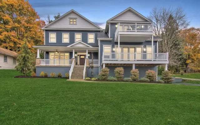 Luxurious Lake View Home on Crystal Lake- Elk mountain