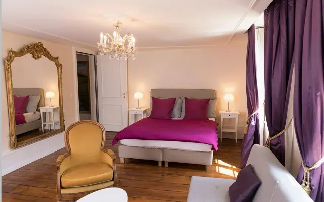 La Suite Royale vous propose 30 m2, SdB privée, à partir de 160.-