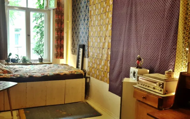 Cozy room with double bed in artist flat share
