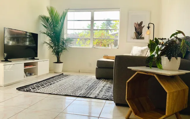 Paradis de 2 chambres à coucher avec piscine chauffée près de la plage 