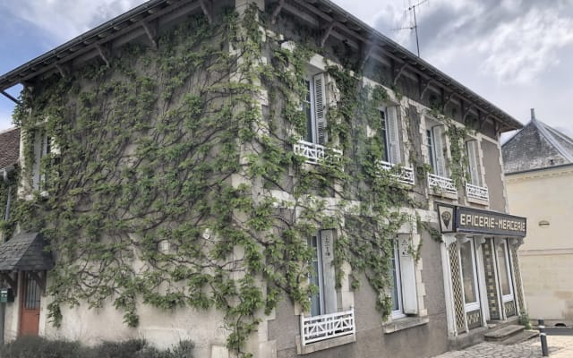 SURROUNDED BY TREASURES OF TOURAINE LESS THAN 20MN