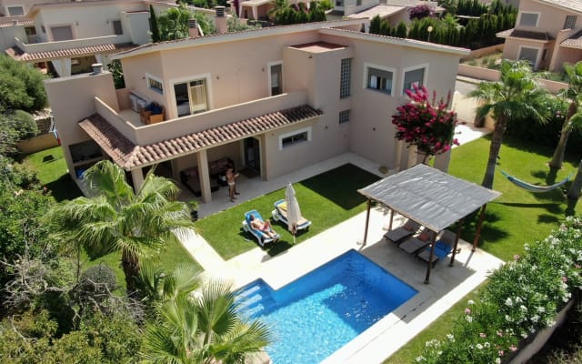 Suite principale dans une villa de luxe à proximité de la plage de Gay
