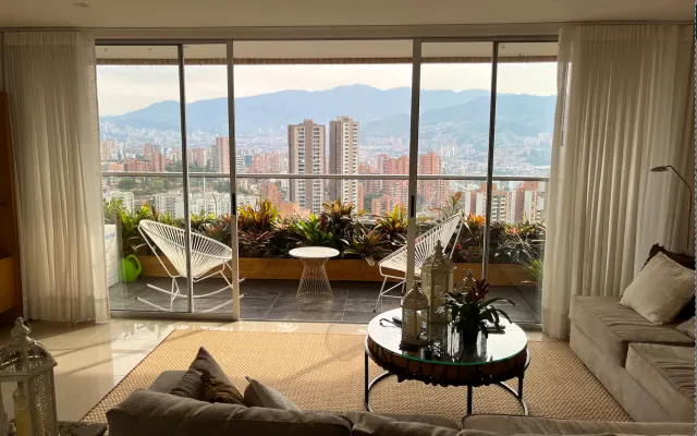 Disfrute de las puestas de sol en 2BR totalmente equipada compartida...