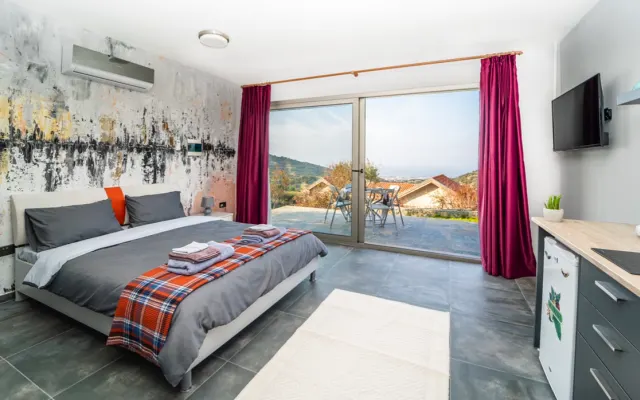 Chardonnay Studio Rooms & infinitypool for nature lovers (NorthCyprus)