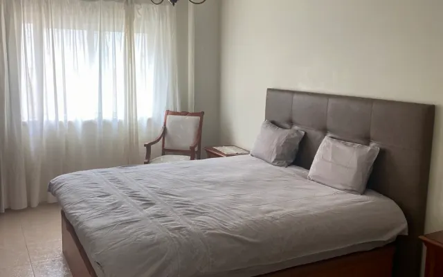 Quarto confortável (Lisboa - Metro: Pontinha)