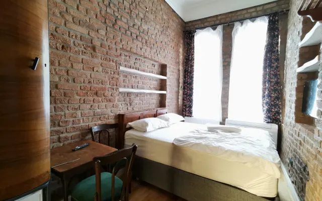 Historical & Beautiful Small Studio Apt 3 Taksim Cent