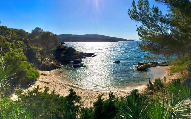 La Thebaide, Isola di Levante