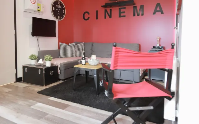 Appartamento cinema con home cinema e garage