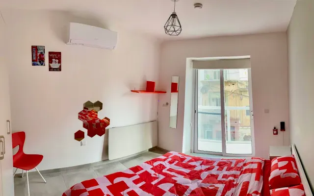 Centrale : Chambre privée avec salle de bain et balcon